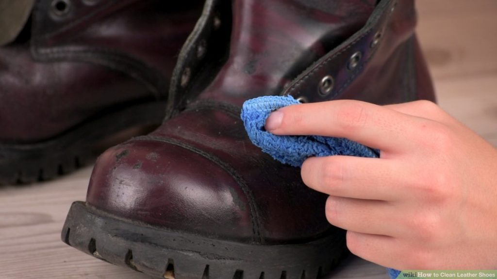 Cara Membersihkan Sepatu
